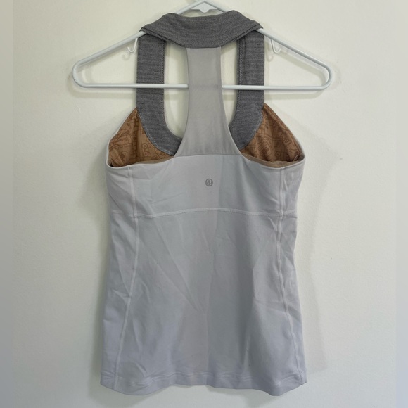 Lululemon scoop neck tank in gray woman’s size 6. - Picture 2 of 5